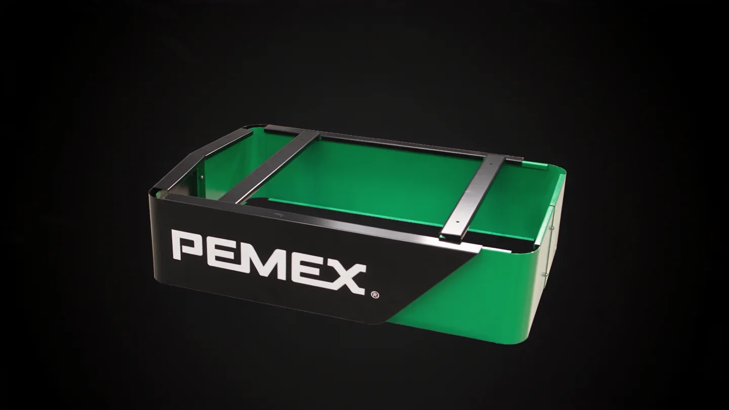 Canopy PEMEX girando sobre fondo oscuro
